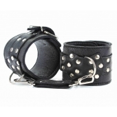 Чёрные кожаные оковы с клепками - БДСМ Арсенал - купить с доставкой в Находке
