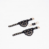 Черные кожаные наручники с клепками, кольцами и золотистой фурнитурой - Crazy Handmade - купить с доставкой в Находке