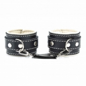 Оковы на руки со светлым подкладом - БДСМ Арсенал - купить с доставкой в Находке
