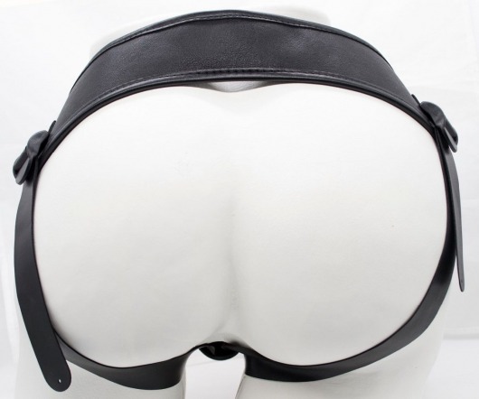 Реалистичный фаллоимитатор с мошонкой на трусиках Харнесс - 16,5 см. - LOVETOY (А-Полимер) - купить с доставкой в Находке